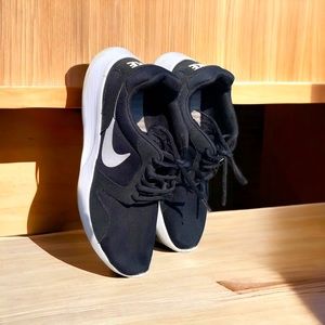 NIKE WOMEN'S KAISHI SHOES SIZE 8.5 Black 654845 014